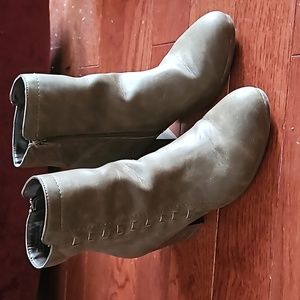 Vitality Womans Sz 8 Brownish Stacked Heel Booties  EUC